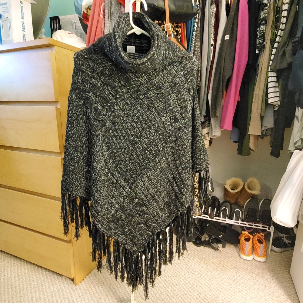 Yelete Black White Funnel Neck Poncho